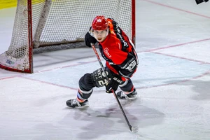 Leon Köhler spielt weiterhin für die Ice Dragons.